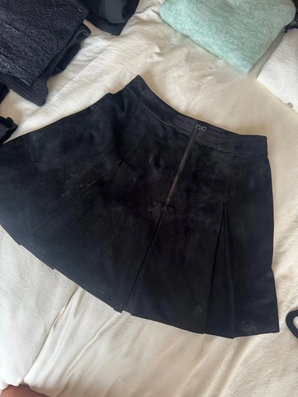 Alice + Olivia Black Suede Pleated Mini Skirt - Picture 7 of 9